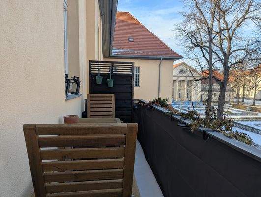 großer Balkon im 1.OG
