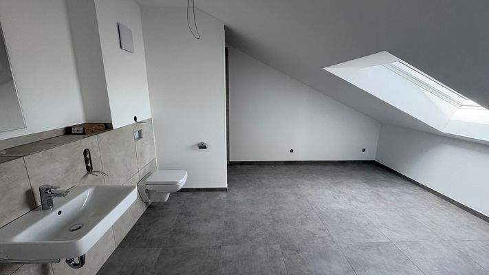 Helles Dachgeschossbad