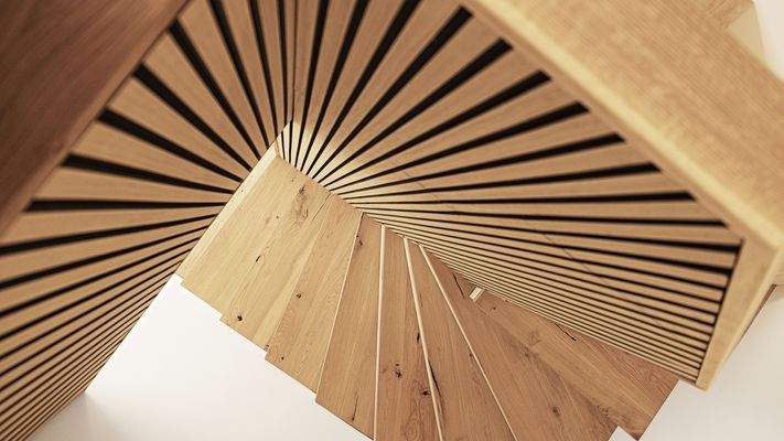 neuwertige massiv-Holztreppe