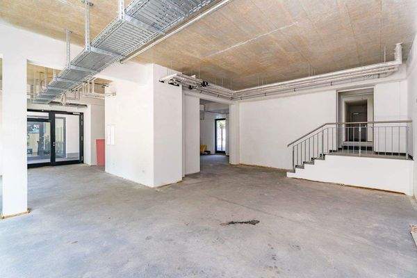 großzügige, helle Fläche im Erdgeschoss