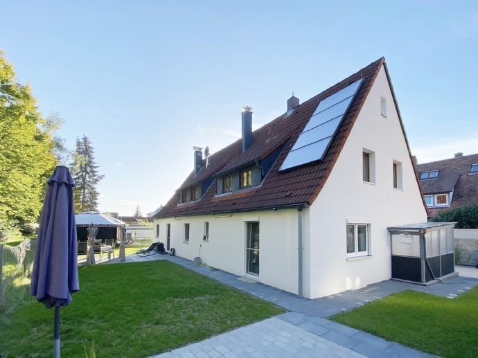 TOP RENOVIERTES DREIFAMILIENHAUS MIT 2 GARAGEN UND NEBENGEBÄUDE IN RUHIGER LAGE VON RÖTHENBACH AN DER PEGNITZ