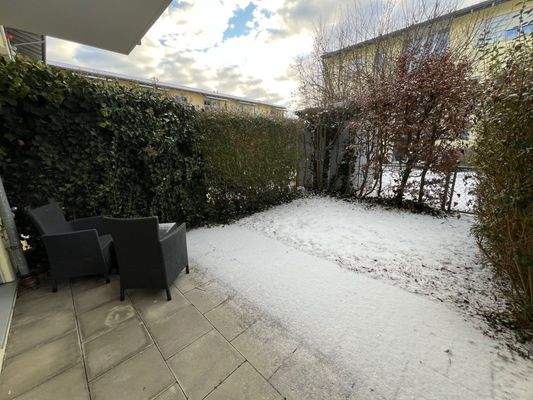 Terrasse mit kleinem Garten