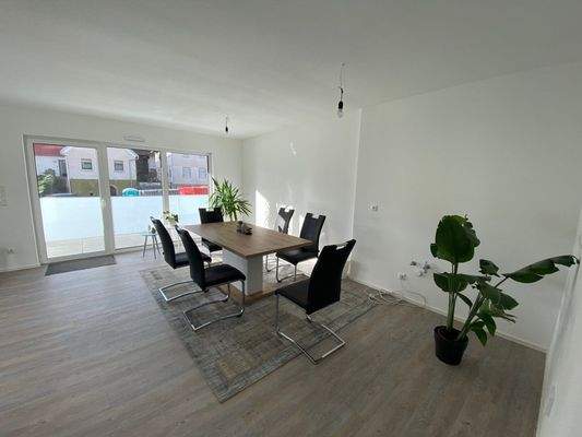 offene Küche mit Essplatz (Mobiliar nicht mitverkauft)