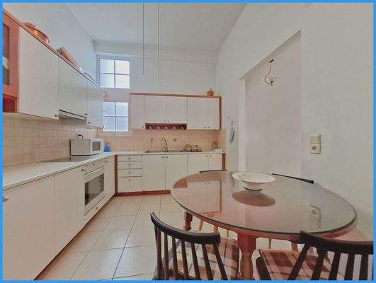 18f5687bbc314b37aeefb0c2e6d1a8ca-original