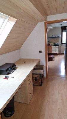 Arbeitsplatz und kleines Zi.