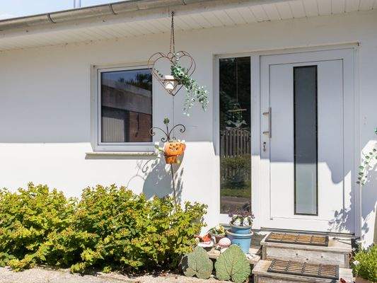 Separater Eingang zur Einliegerwohnung