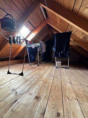 Dachboden von der Wohnung aus zugänglich.