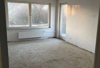 Wohnzimmer mit Balkon