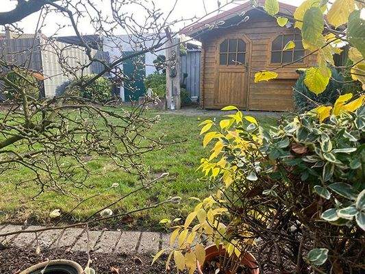 Garage und Gartenhaus