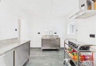 In Ihre großzügige Küche