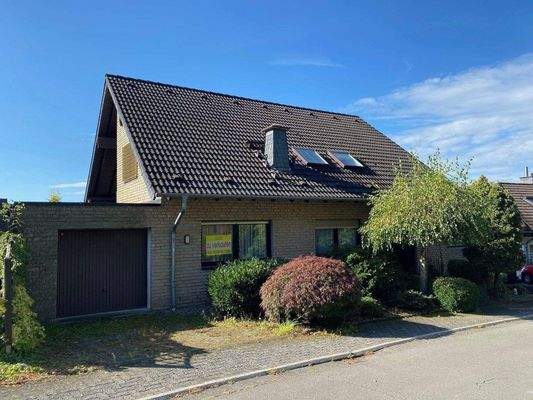 2) Die Hausvorderseite.