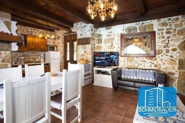 Kreta, Sivas: Traditionelles Steinhaus mit Swimmingpool