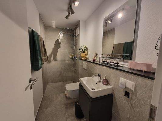 Badezimmer mit Dusche