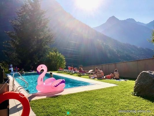Schwimmbecken