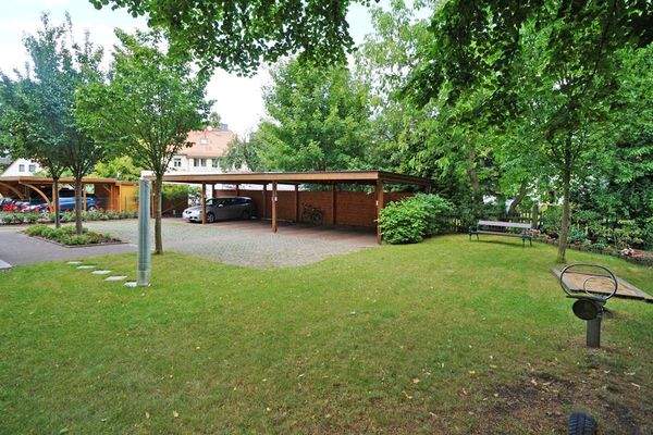 Innenhof mit Carport