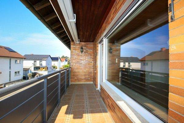 Balkon mit Markise aus Wohnzimmer