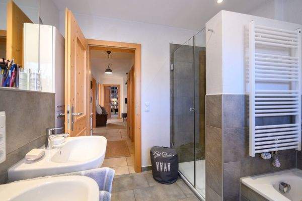 Modernes Bad | 2 Waschbecken