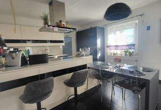 Tolle Küche mit Bar Theke 1.Stock