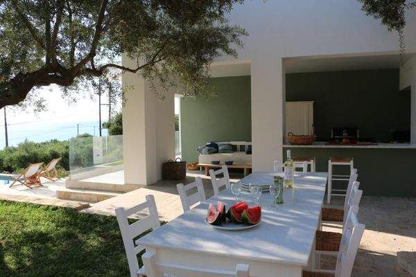 Kreta, Plaka: 2 Luxusvillen mit Tennisplatz, Olivenhain und atemberaubendem Meerblick zu verkaufen