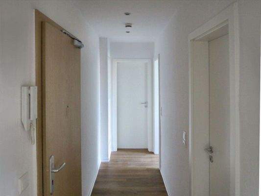 Flur mit Eingangstür