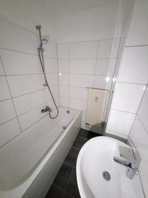 Moosbergstr-15-WE29-Badewanne