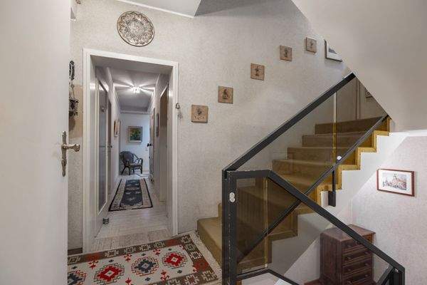 ansprechender Treppenbereich im Flur