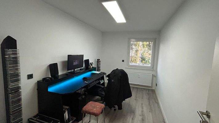 85d6e408-f1a3-4d4e-a6fa-315c3d253e9e