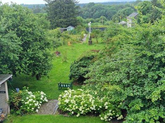 Grüne Oase mit Blick in die Eifel