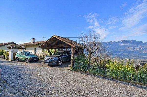 Großzügige Villa mit Privatgarten, unabhängiger Dependance und Gemeinschaftspool 