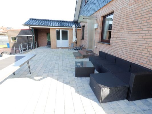 große Terrasse aus 2024