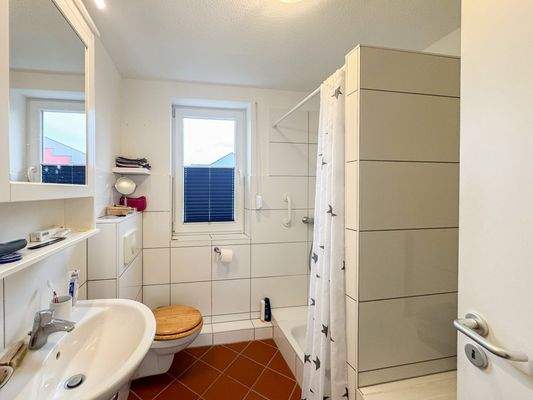 Vollbad mit Tageslicht OG