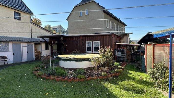 Garten mit Pool - Sommerbilder