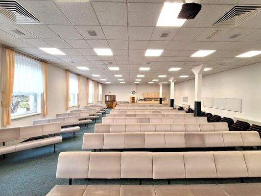 1.OG Hauptsaal v. Bühne