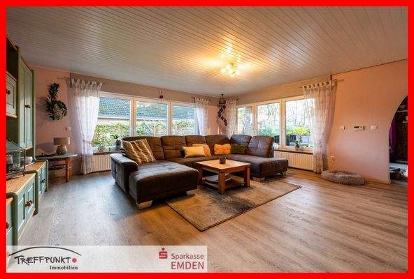 sehr geräumiges Wohnzimmer