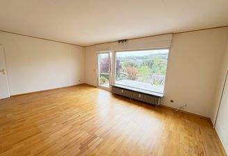 Wohnzimmer mit Zugang zur Terrasse