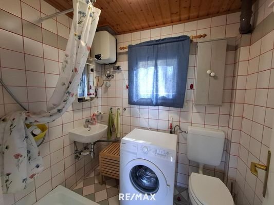 EG Badezimmer mit Dusche, WC