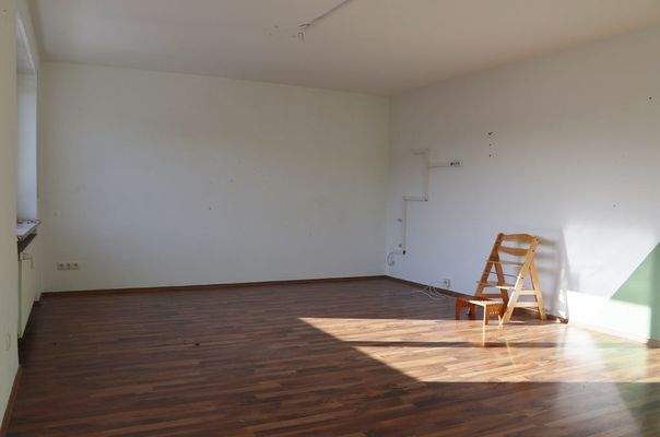 OG - Wohnzimmer mit Balkonzugang