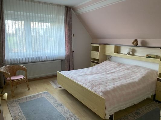 23 Schlafzimmer DG.jpg