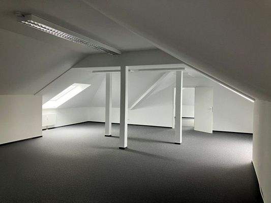 Hauptfläche + Einzelbüro