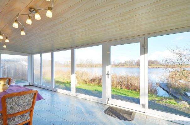 Wintergarten mit Seeblick