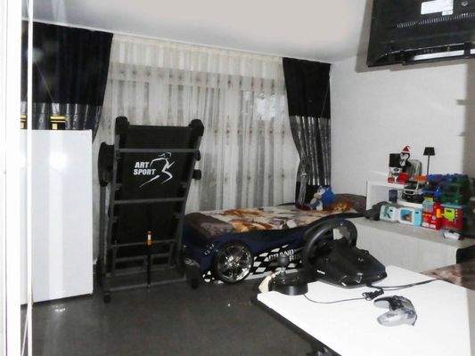 Schlafzimmer 2 mit Zugang zur Terrasse