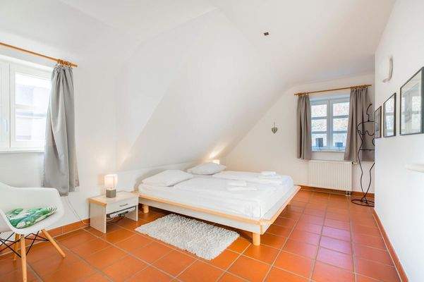 Schlafzimmer (in 2 Räume teilbar)