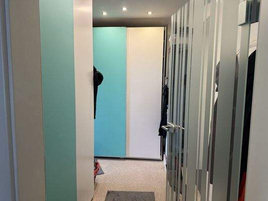 1. OG links Flur zum....