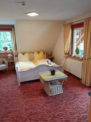 Doppelz. mit Bad und Balkon