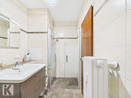 Bad mit bodentiefer Dusche