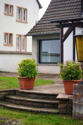 detail terrasse mit nachbargebäude.jpg