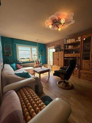 Helles Wohnzimmer mit Deko