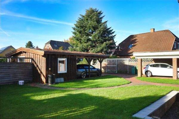 Carport mit Abstellraum für jede Wohnung