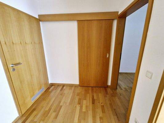 Flur Schiebetür z. Abstellraum