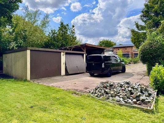 Doppelgarage und Carport